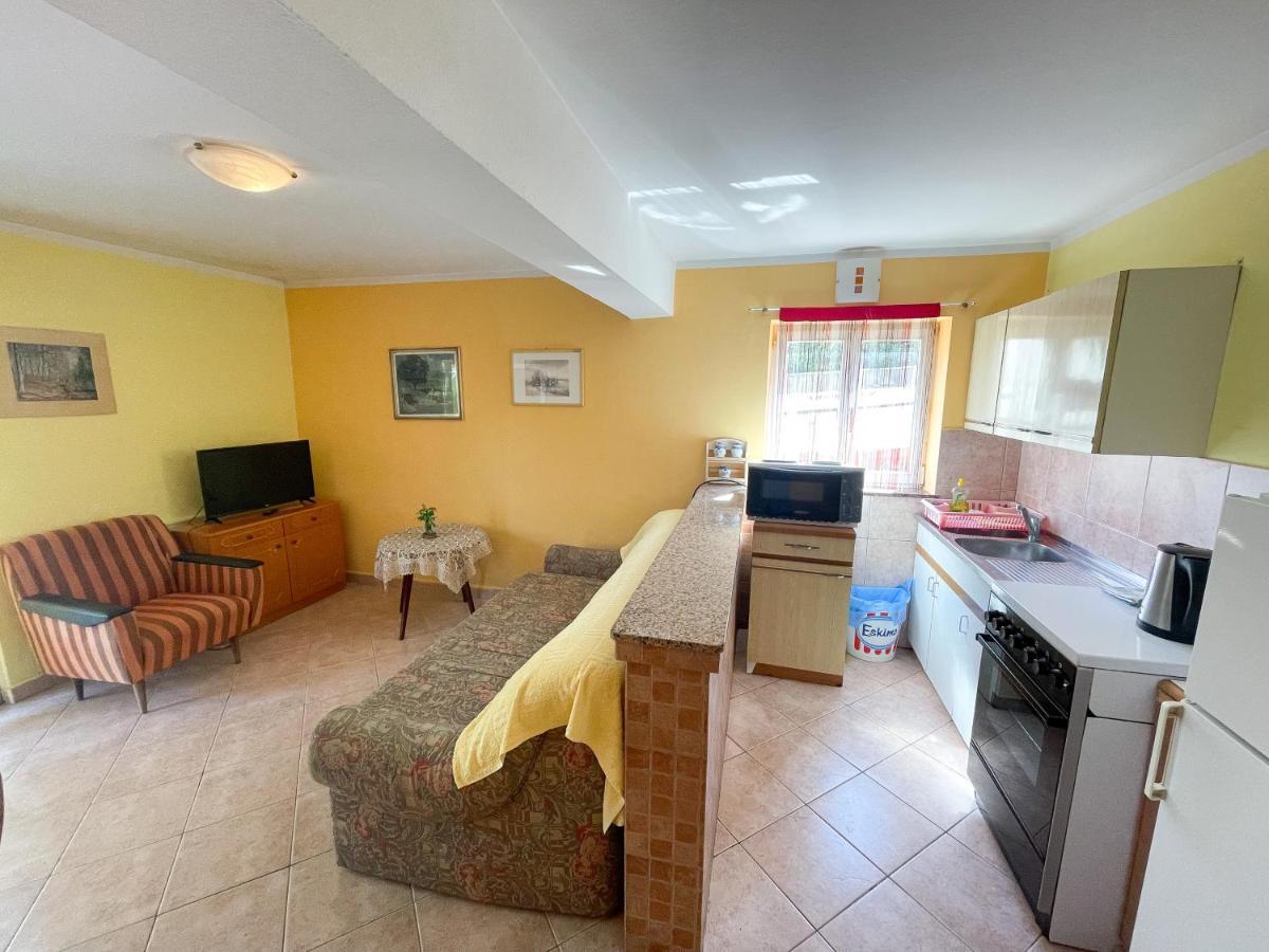 Apartmani Leonarda Jadranovo Exterior photo